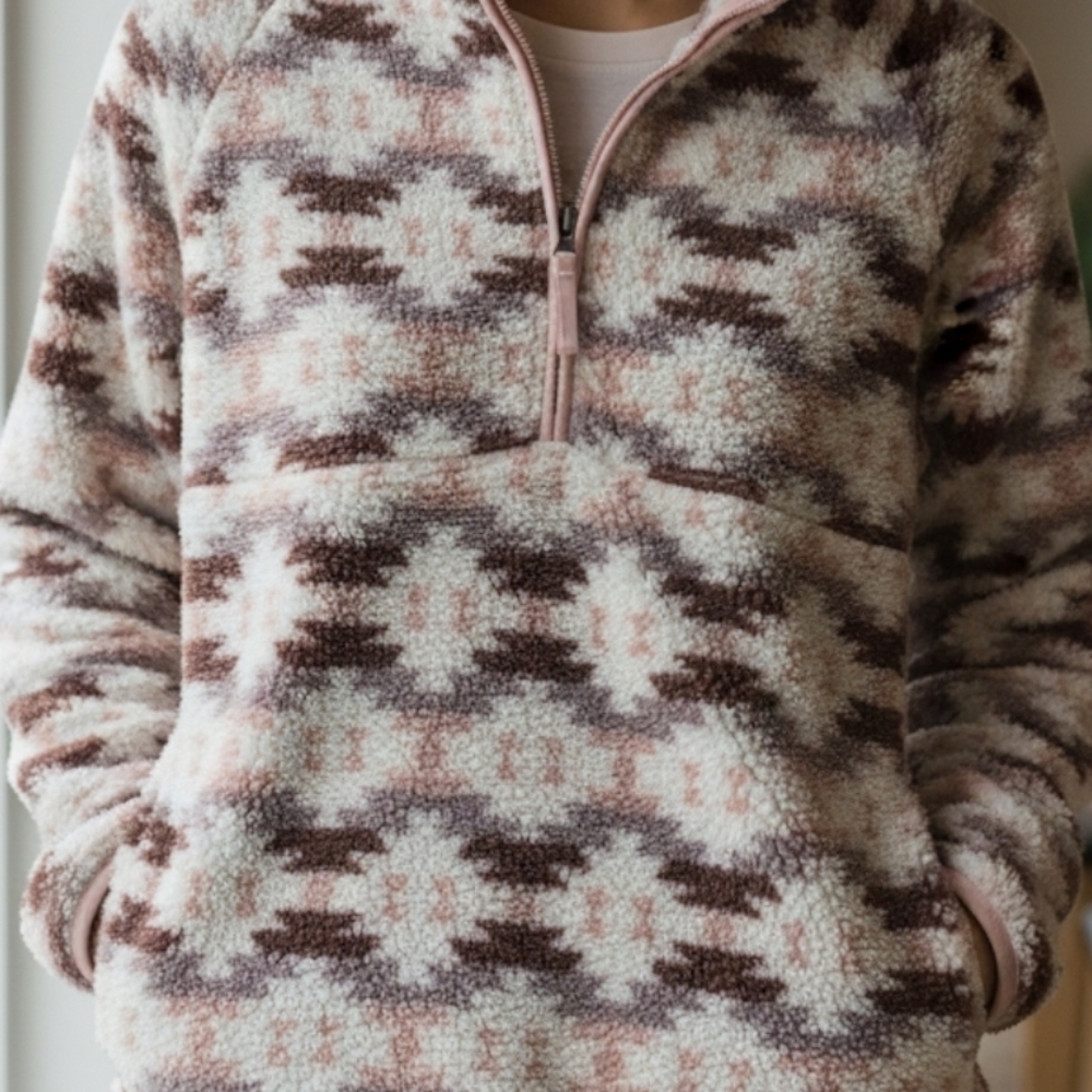 Victory Outfitters Size Small Woman's Pink and White Fleece Pullover